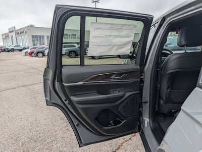 2027 Jeep Grand Cherokee LAREDO ALTITUDE 4X4