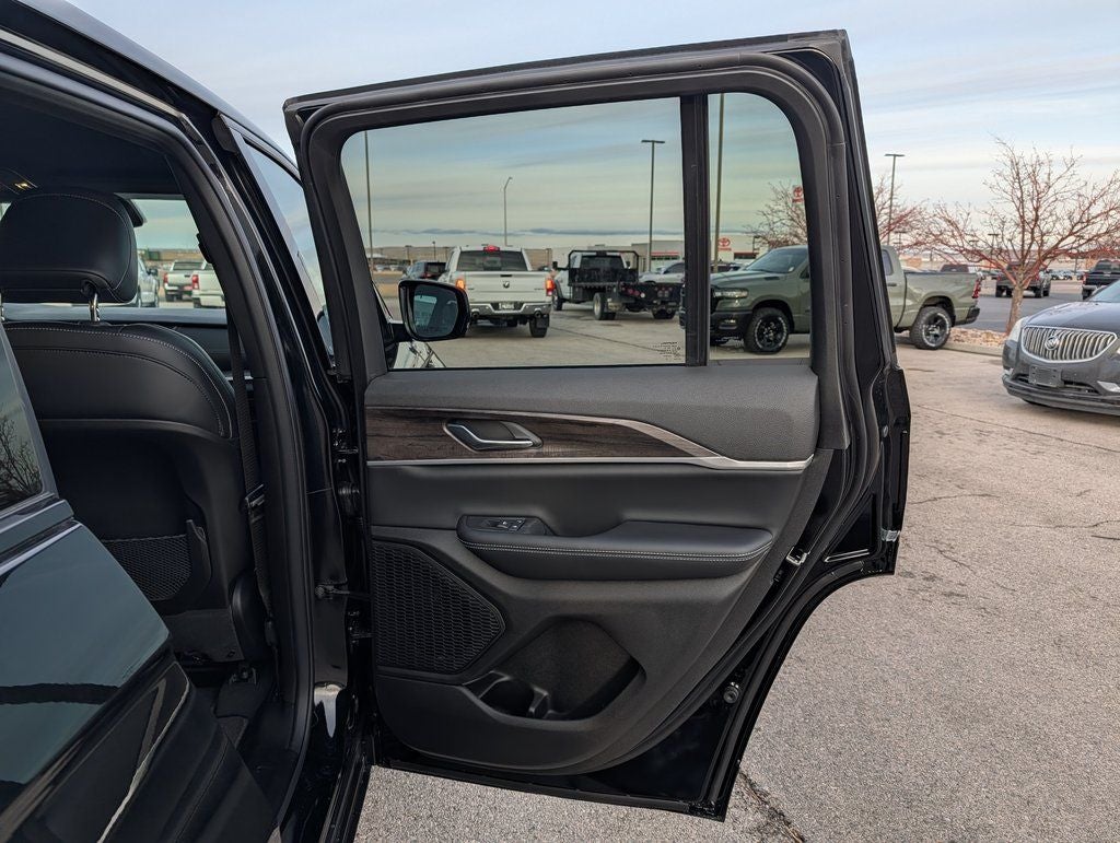 2026 Jeep Grand Cherokee Altitude Altitude