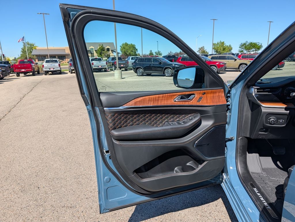 2026 Jeep Grand Cherokee Summit