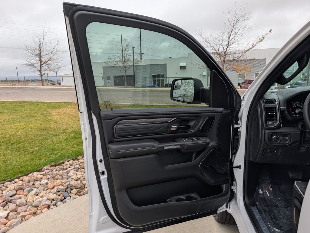 2027 RAM 1500 1500 LIMITED CREW CAB 4X4 5'7' BOX