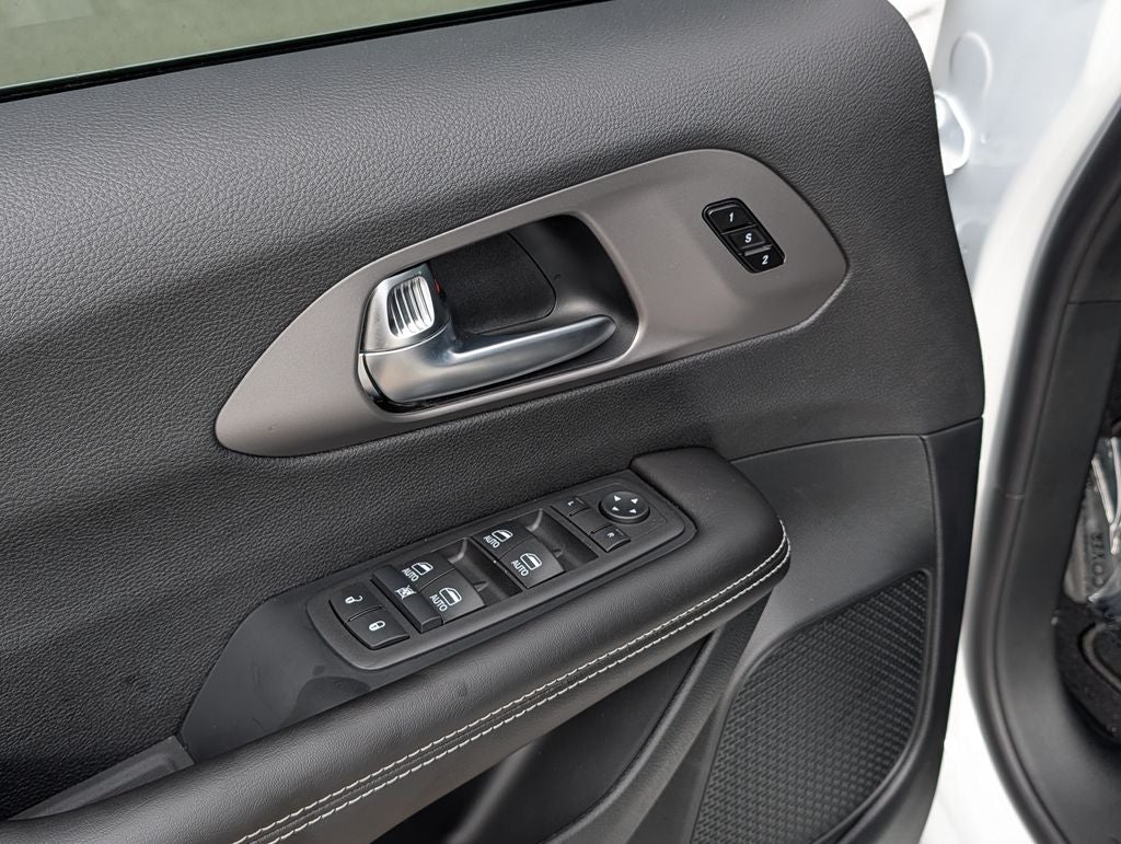 2027 Chrysler Pacifica Select AWD