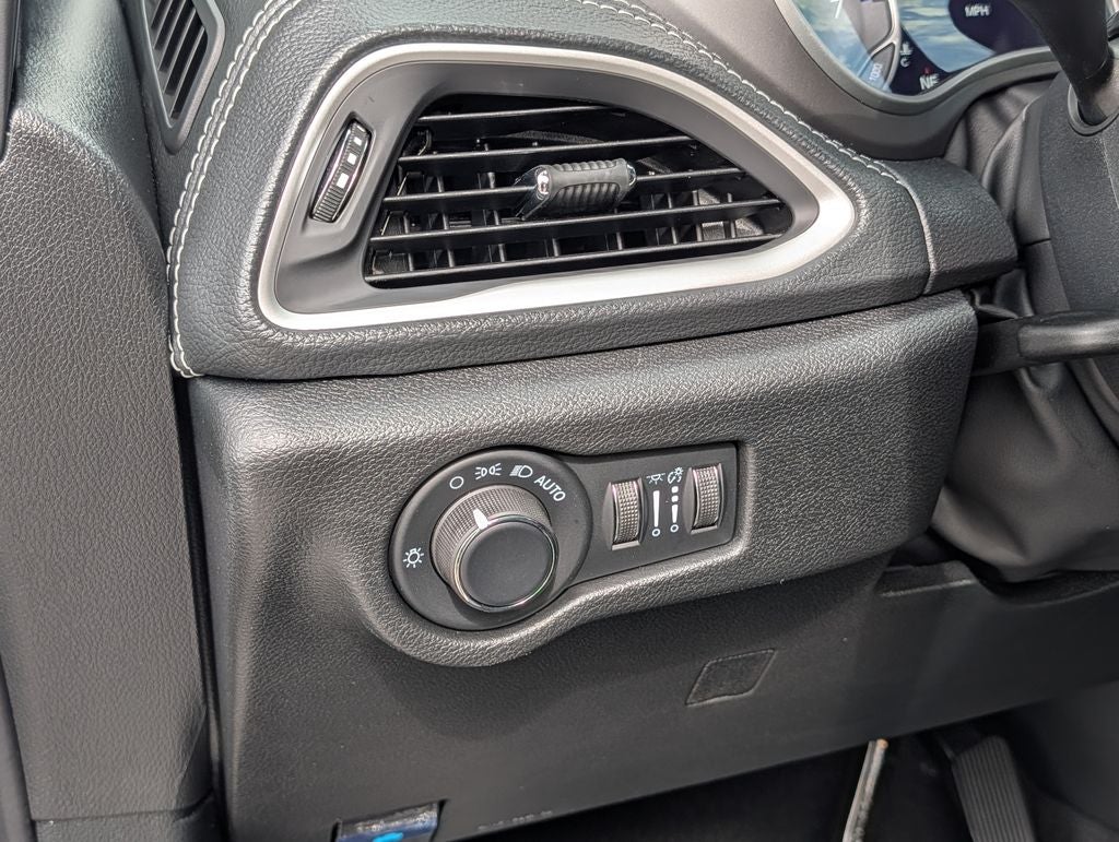 2027 Chrysler Pacifica Select AWD