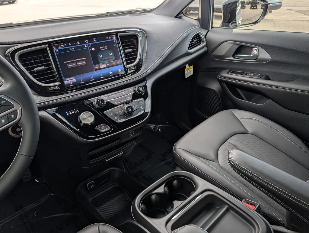 2027 Chrysler Pacifica Select AWD