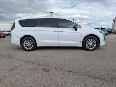 2027 Chrysler Pacifica Select AWD