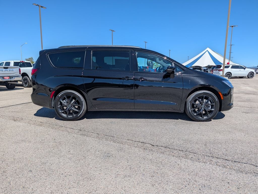 2027 Chrysler Pacifica Limited