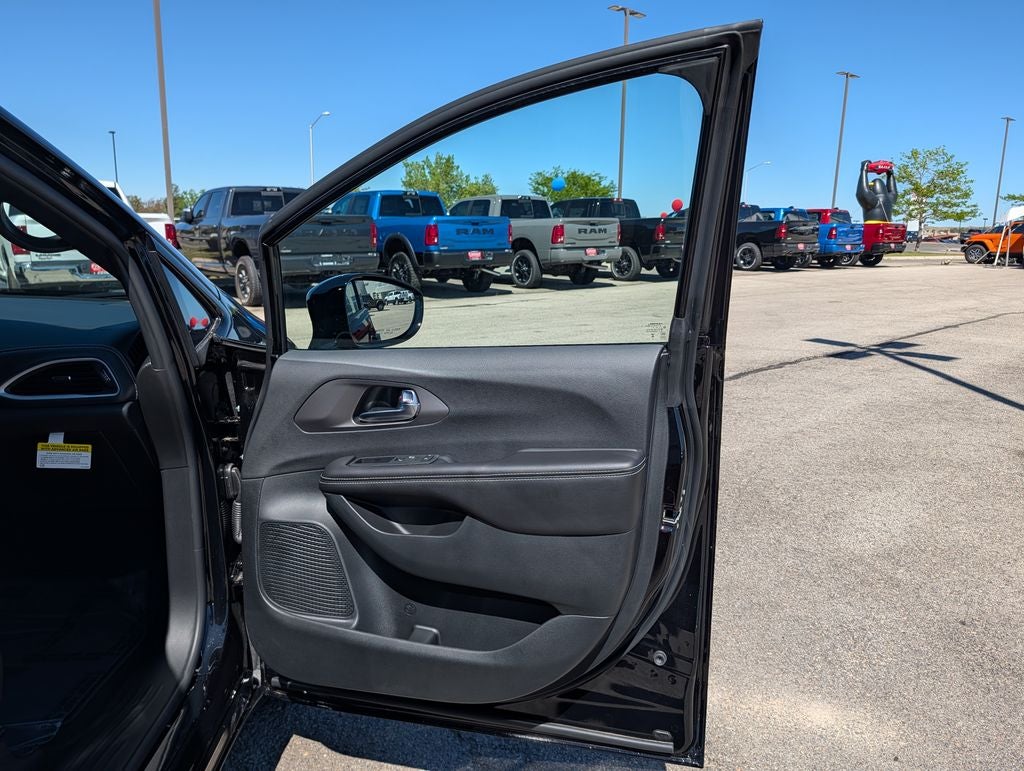 2027 Chrysler Pacifica Limited