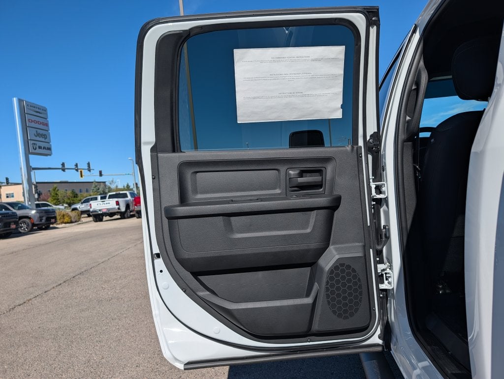 2027 RAM 3500 3500 TRADESMAN CREW CAB 4X4 8' BOX