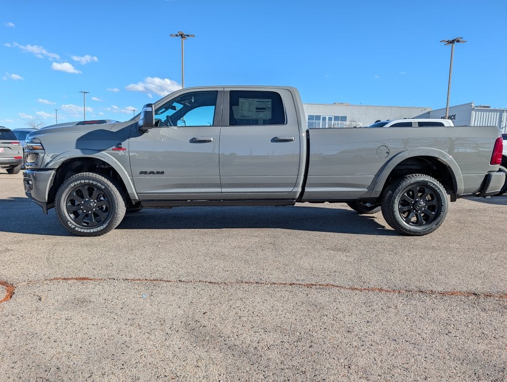 2027 RAM 3500 RAM 3500 LARAMIE CREW CAB 4X4 8' BOX