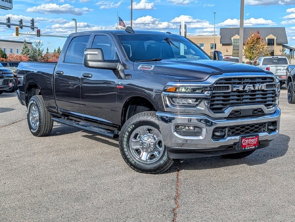2027 RAM 2500 RAM 2500 TRADESMAN CREW CAB 4X4 6'4' BOX