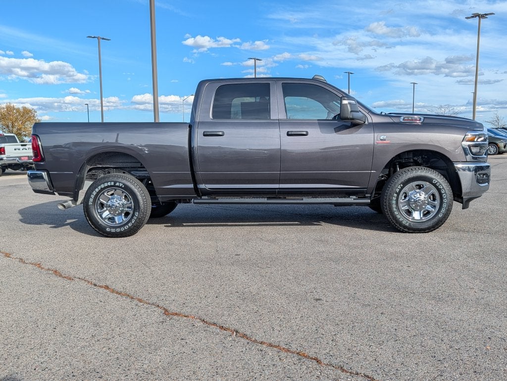 2027 RAM 2500 RAM 2500 TRADESMAN CREW CAB 4X4 6'4' BOX