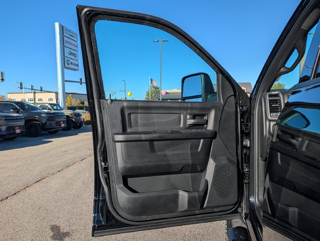 2027 RAM 2500 2500 TRADESMAN CREW CAB 4X4 6'4' BOX