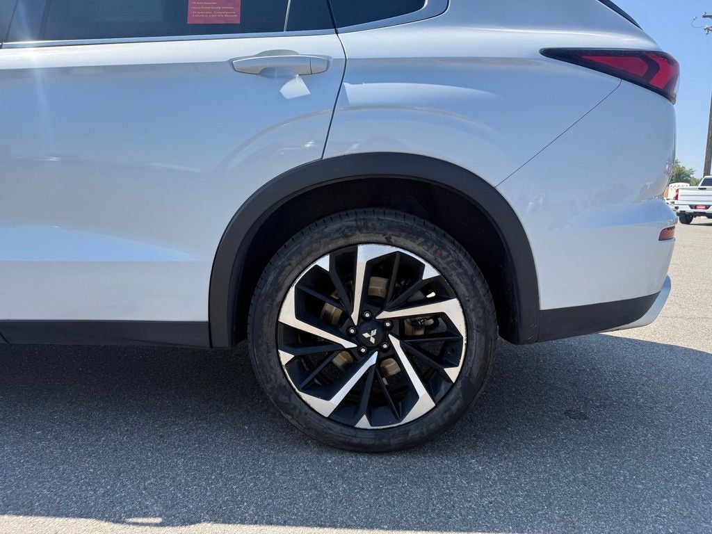 2024 Mitsubishi Outlander SE