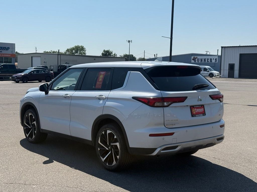 2024 Mitsubishi Outlander SE