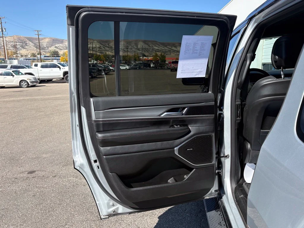 2025 Jeep Wagoneer Series II - Photo 26