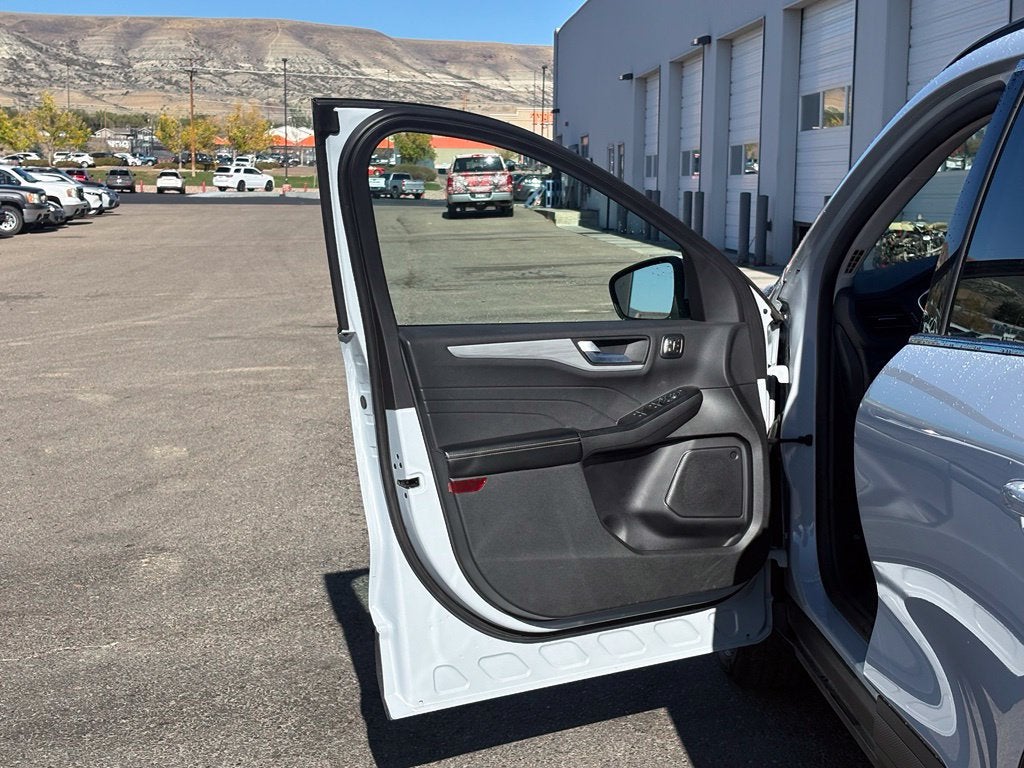 2025 Ford Escape Platinum - Photo 15
