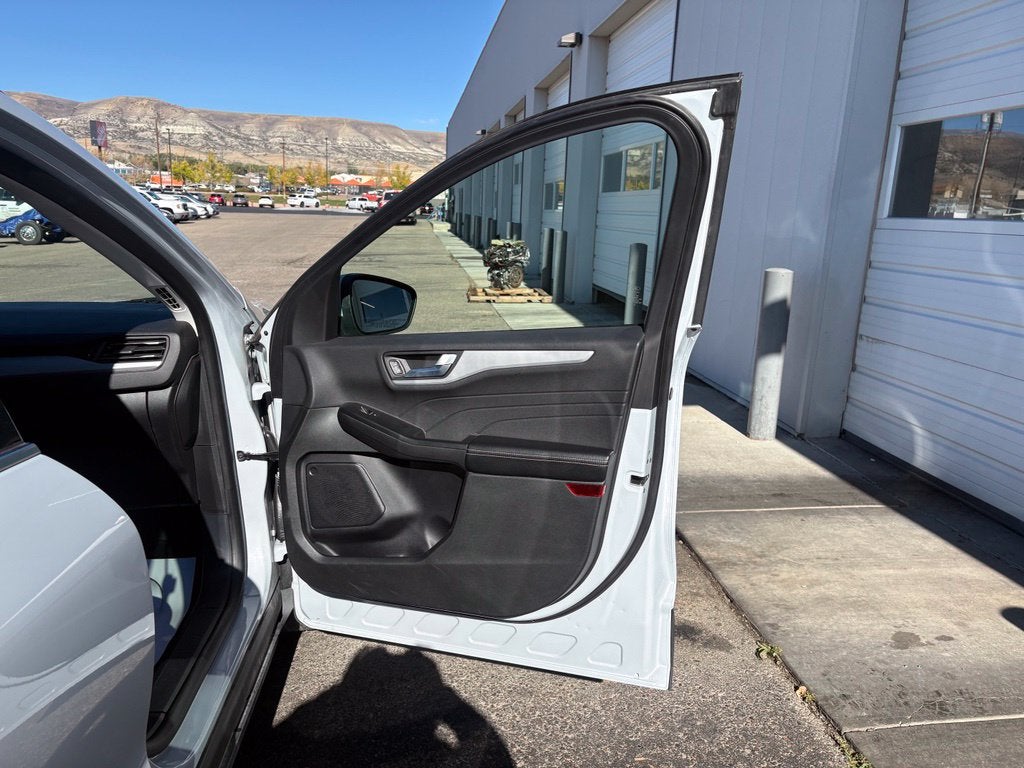 2025 Ford Escape Platinum - Photo 37