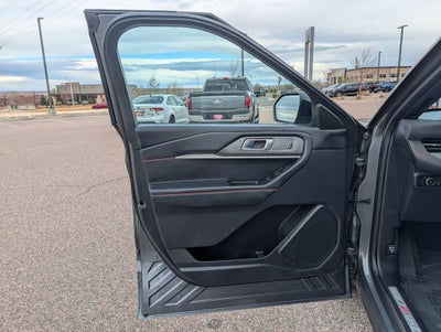 2025 Ford Explorer ST-Line