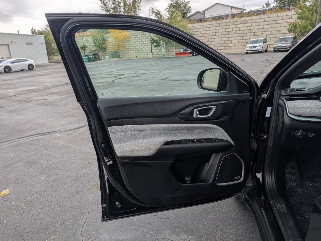 2025 Jeep Compass Latitude W/Sunroof