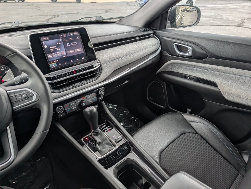 2025 Jeep Compass Latitude W/Sunroof