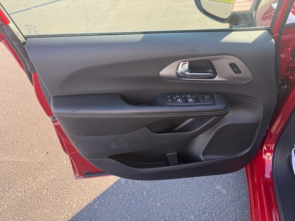 2027 Chrysler Pacifica PACIFICA SELECT AWD