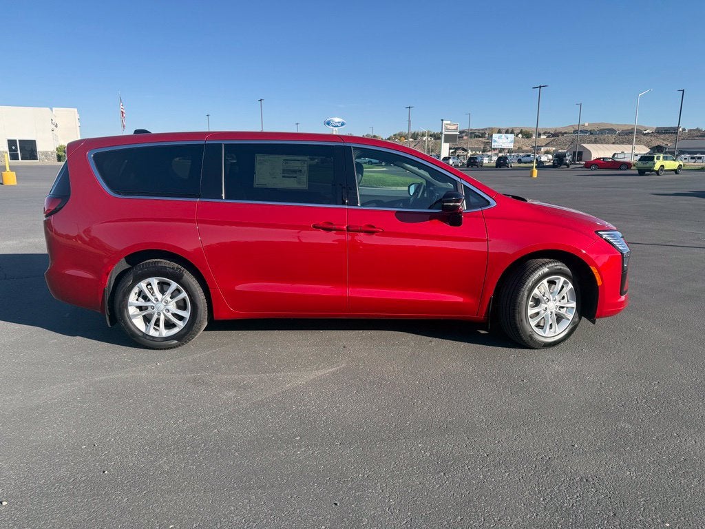 2027 Chrysler Pacifica PACIFICA SELECT AWD
