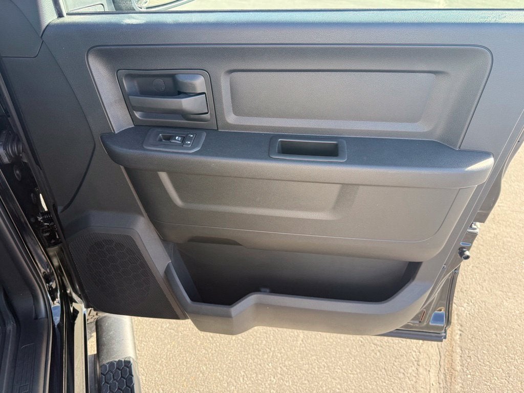 2027 RAM 2500 2500 TRADESMAN CREW CAB 4X4 6'4' BOX