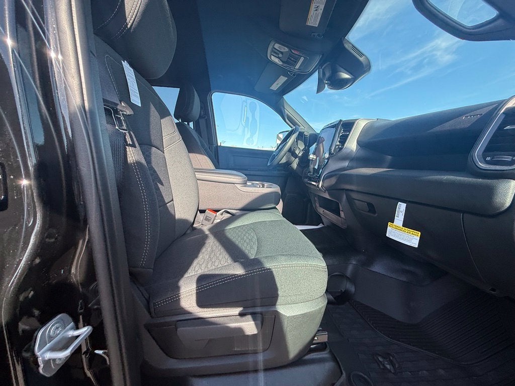 2027 RAM 2500 2500 TRADESMAN CREW CAB 4X4 6'4' BOX