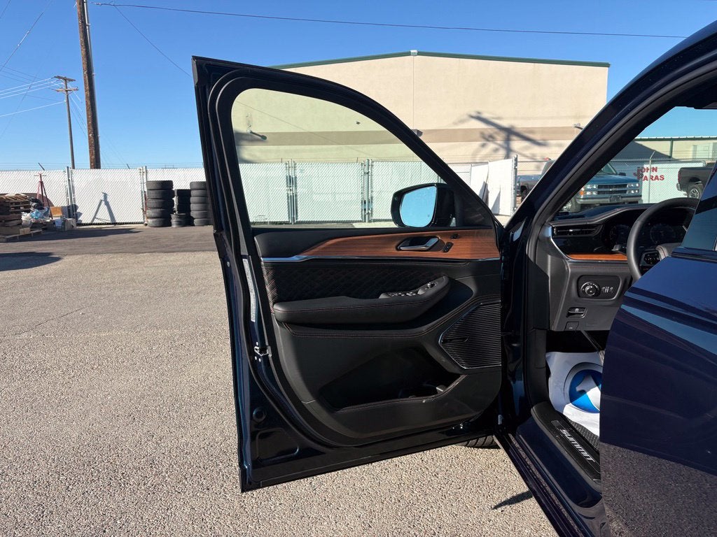 2027 Jeep Grand Cherokee Summit