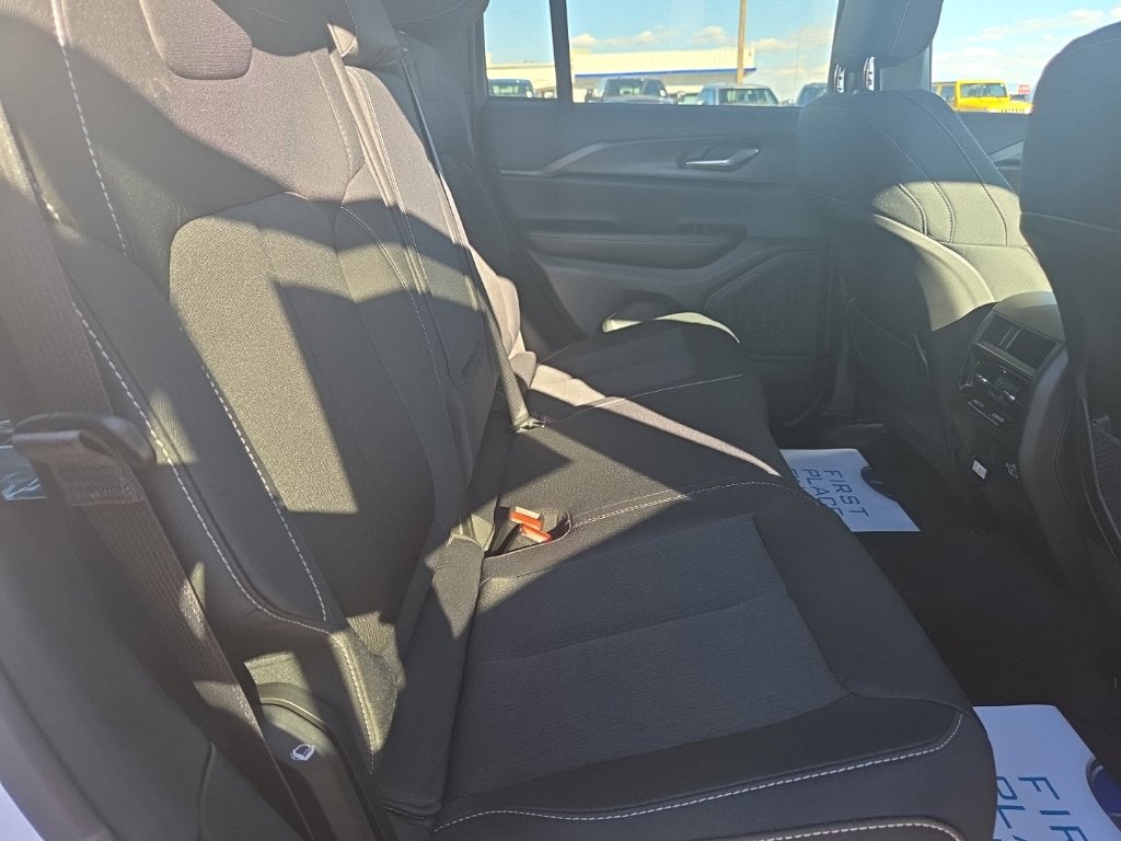 2027 Jeep Grand Cherokee Laredo X
