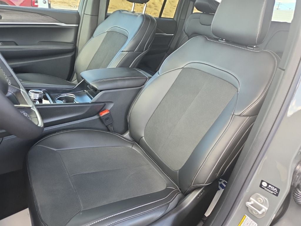 2027 Jeep Grand Cherokee Altitude