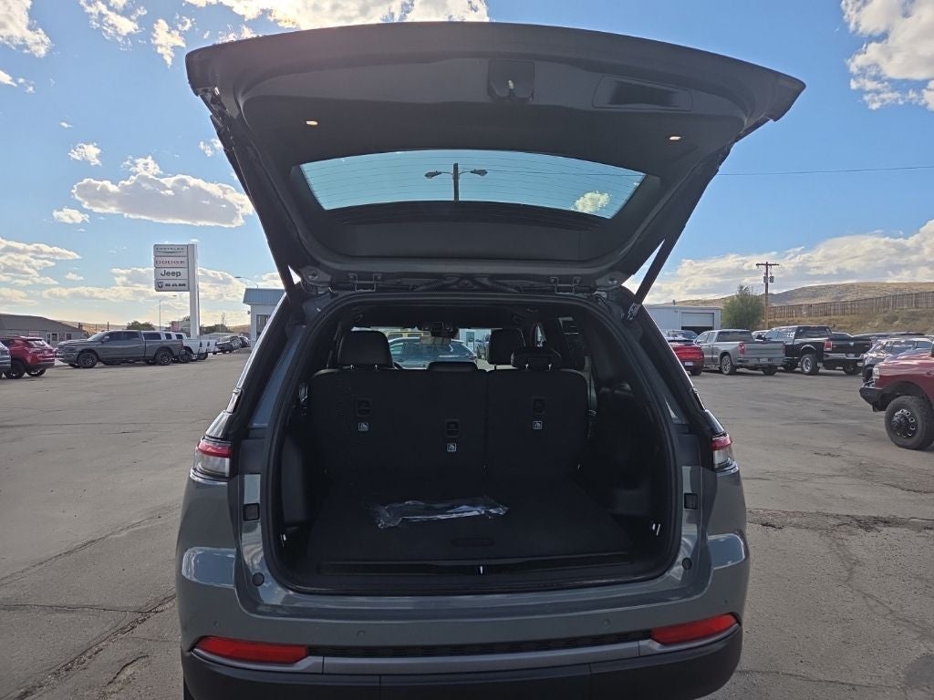 2027 Jeep Grand Cherokee Altitude