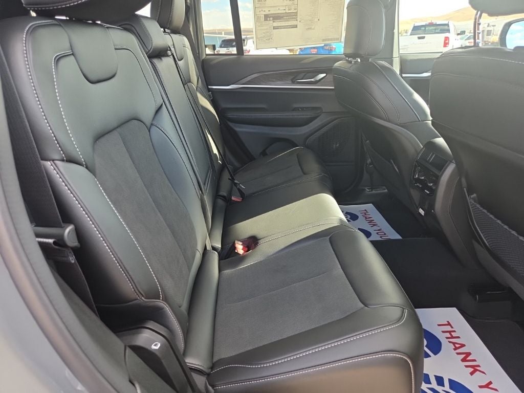 2027 Jeep Grand Cherokee Altitude