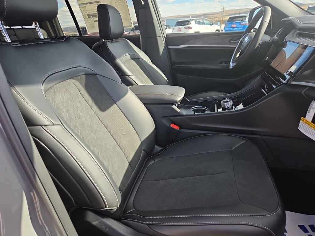 2027 Jeep Grand Cherokee Altitude