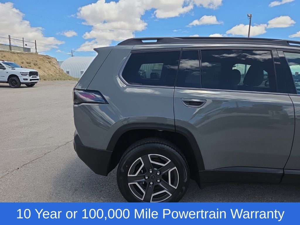 2026 Jeep Cherokee Laredo